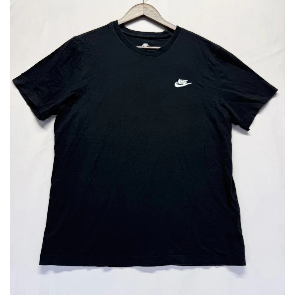 Nike Sportswear Club T Shirt Men Large Black Cotton Embroidered Logo Classic Fit